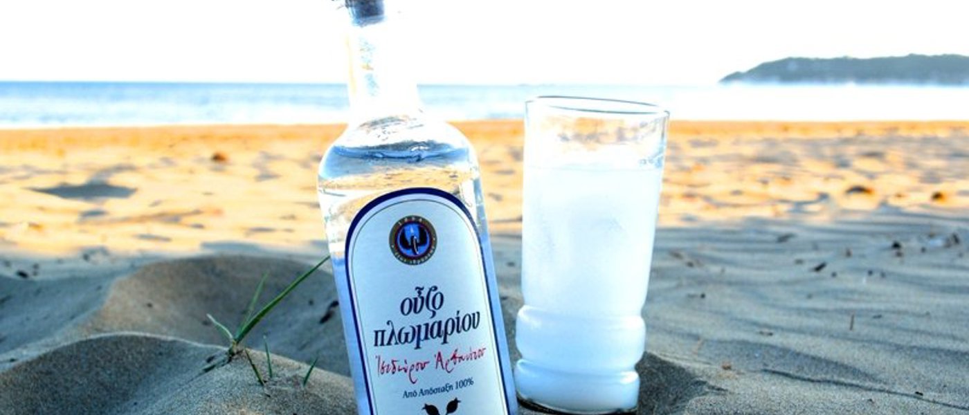 Tsipouro and ouzo with mezze